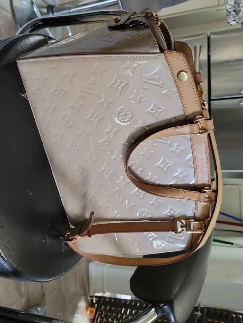 Louis Vuitton Brea Vernis MM Bag (Beige) like new - Picture 3 of 8